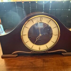 Classic Brown Mantel Clock